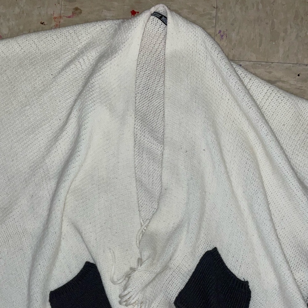 Poncho - Picture 2 of 4